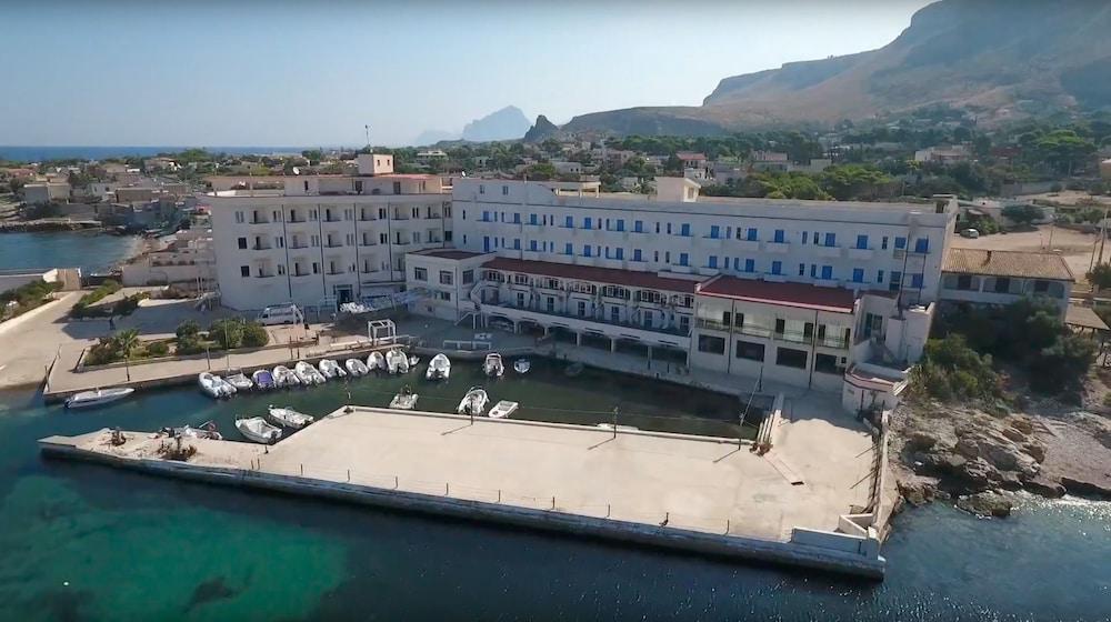 Hotel Tirreno Эриче Экстерьер фото