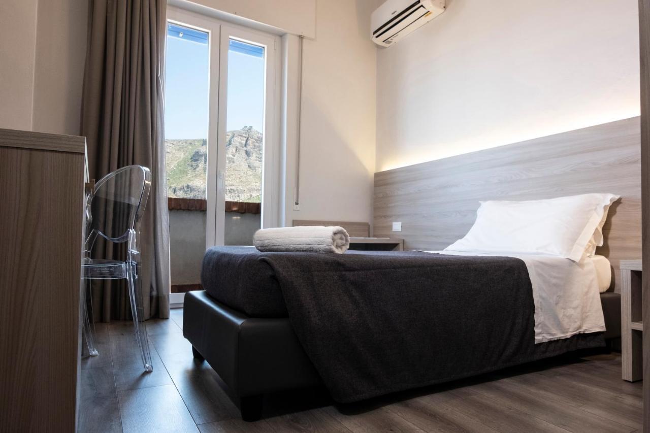 Hotel Tirreno Эриче Экстерьер фото