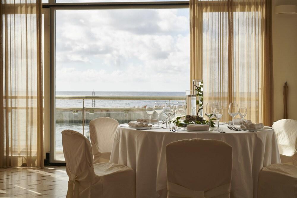 Hotel Tirreno Эриче Экстерьер фото